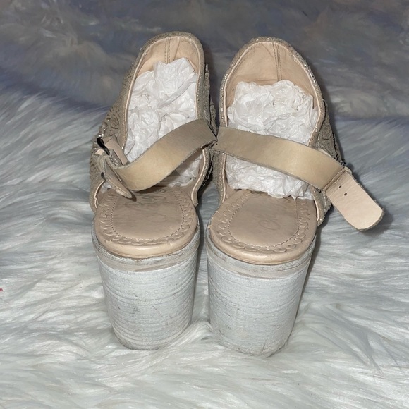 Naughty Monkey size 9 M women’s tan & gold & white design block heels - Picture 5 of 15